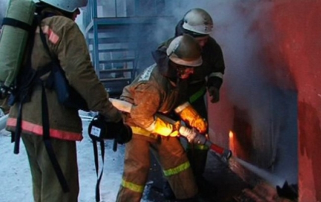 Пожарные ликвидировали возгорание одного из домов в Рузе