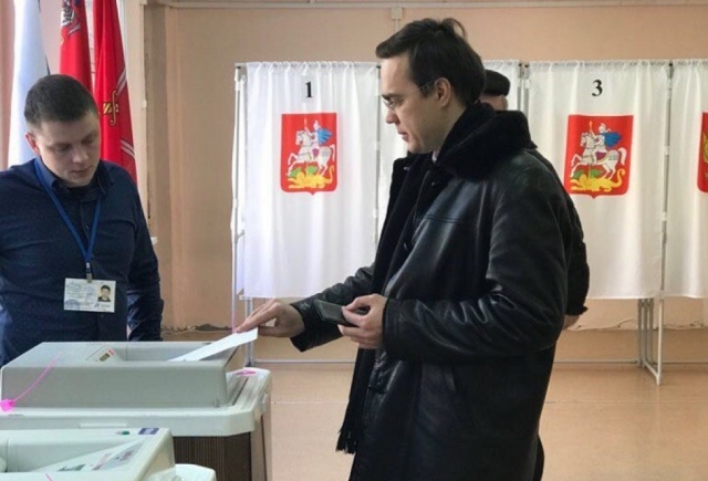 Максим Тарханов проголосовал на выборах Президента