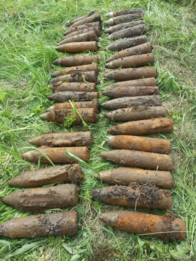 38 боевых снарядов времен ВОв обнаружили поисковики при установке памятника в Рузском районе