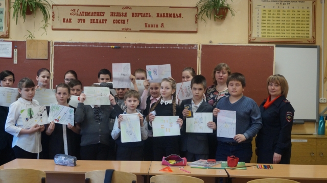 Сотрудники Госавтоинспекции провели для школьников урок рисования