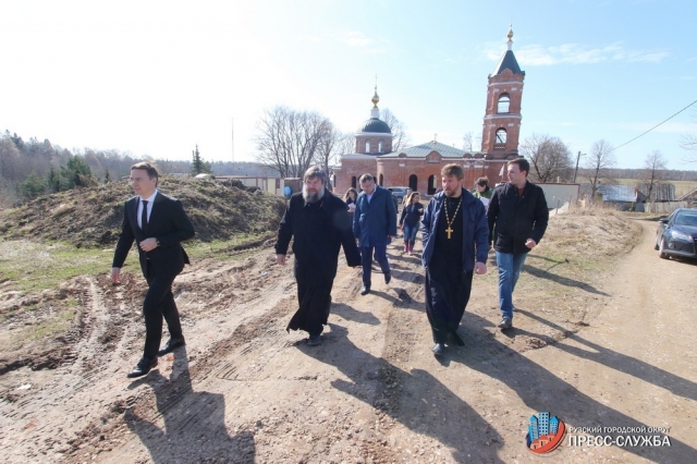 Глава Рузского городского округа поручил помочь в благоустройстве территории близ строящегося храма
