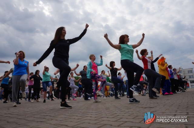 Жители Рузы вышли на зарядку в рамках акции «Здоровый город»