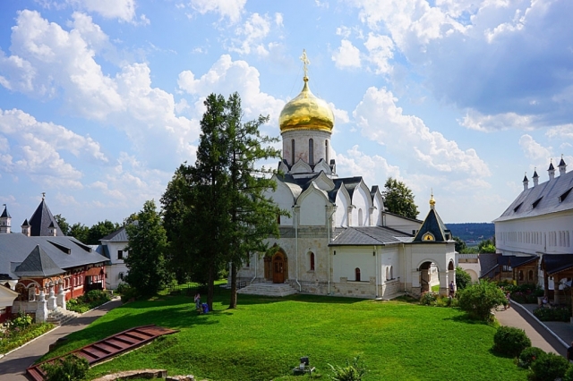 Призеры конкурса на лучший подъезд из Рузского округа поехали в монастырь