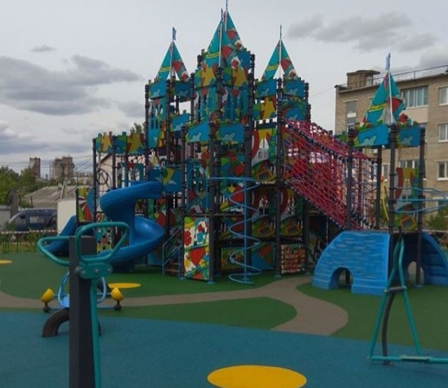 Монтаж еще двух детских игровых комплексов завершен в Рузском округе