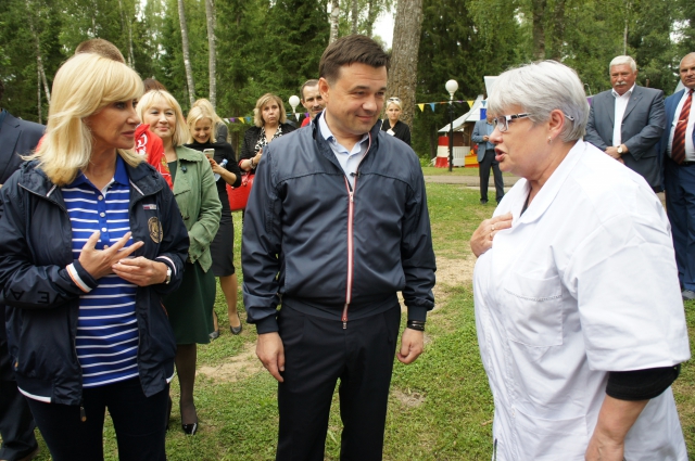 Оксана Пушкина доложила губернатору Андрею Воробьеву о ситуации в подмосковных детских лагерях