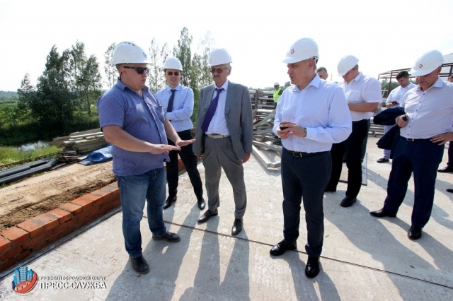 Рабочая группа областного правительства проверила стройку очистных сооружений в Рузе