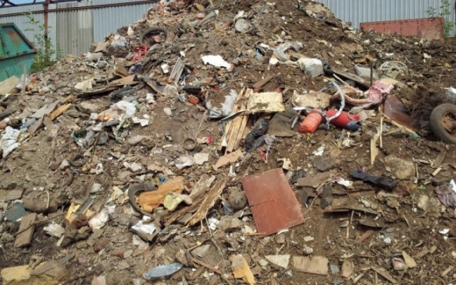 Несанкционированный навал мусора убирают в Рузском городском округе по просьбе жителей