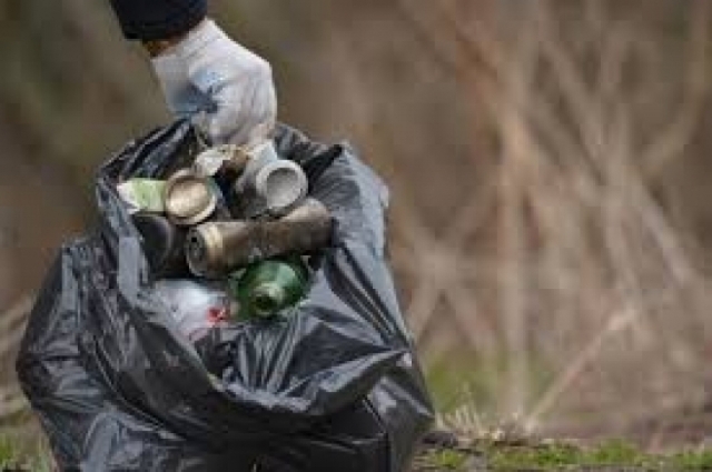 Несанкционированный навал мусора убирают в Рузском округе по просьбе жителей
