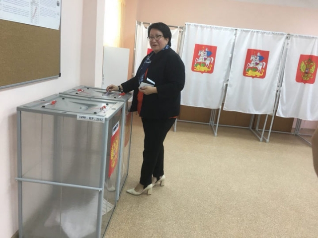 Председатель Мособлизбиркома Эльмира Хаймурзина проголосовала на выборах Губернатора МО в Красногорске.