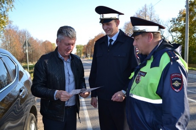 «День белой трости» провели дорожные полицейские в Рузском округе