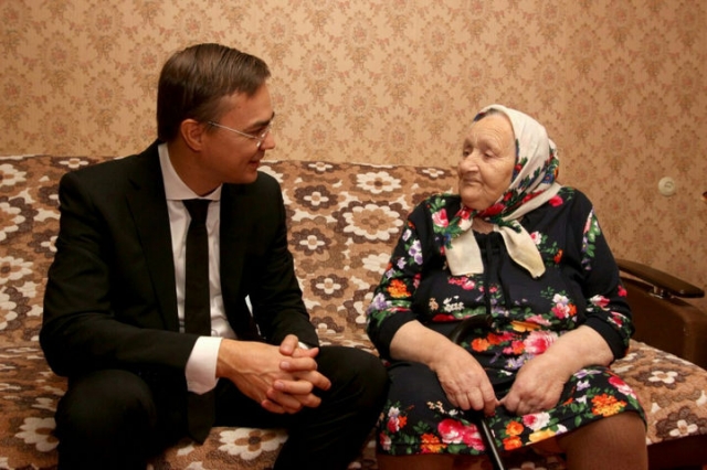 Глава Рузского округа поздравил жительницу с 90-летием