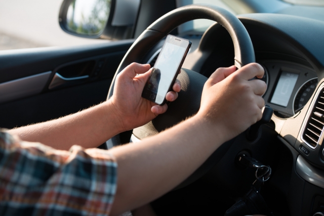 Сотрудники Госавтоинспекции напомнили о правилах пользования мобильным телефоном за рулем