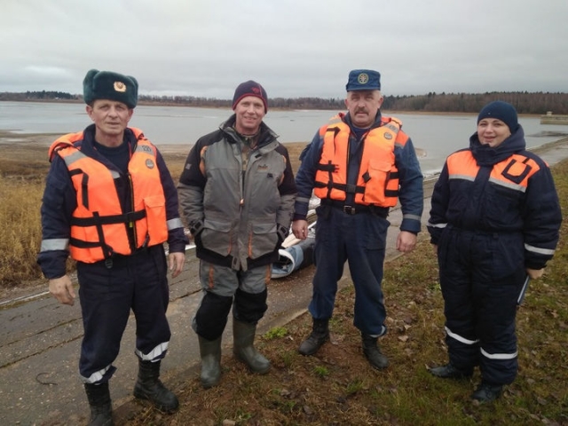 В Рузском округе спасли рыбака с пробитой лодкой