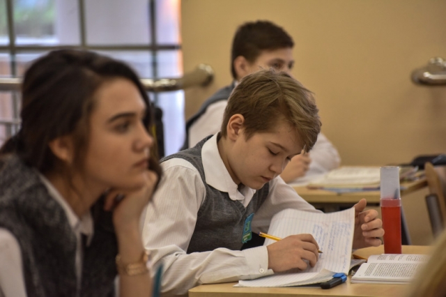 Более 74 тысяч подмосковных девятиклассников пройдут итоговое собеседование по русскому языку