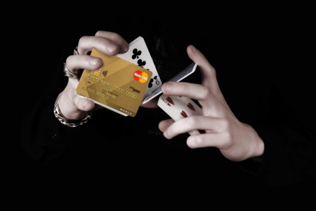 ОМВД по Рузскому городскому округу информирует. Полицейские предупреждают об опасности мошенничеств с банковскими картами