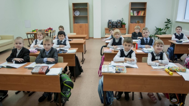 Около двадцати тысяч человек записались в первый класс в Московской области