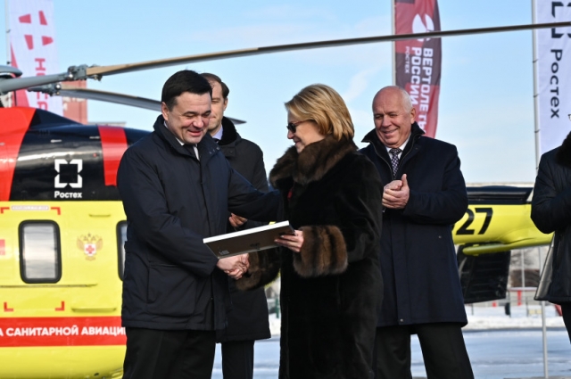 Андрей Воробьев получил сертификат на использование вертолета для санитарной авиации Подмосковья 