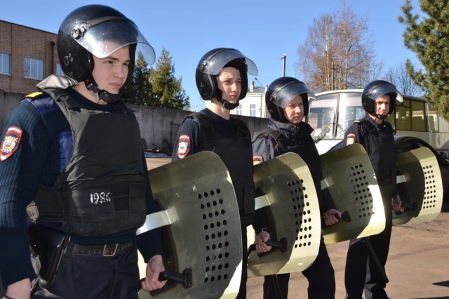 Тактико-строевые учения провели рузские полицейские