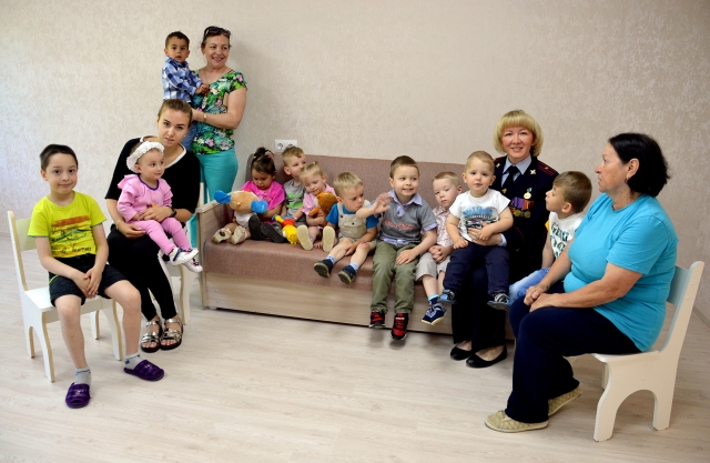 Рузские полицейские провели благотворительную акцию для воспитанников детского дома