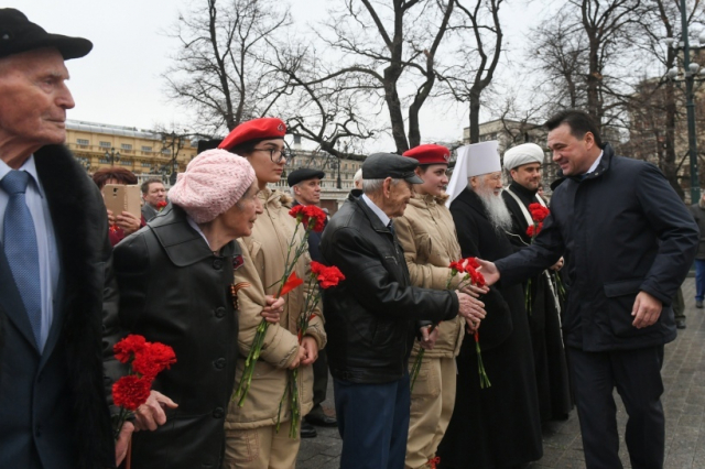 Юнармейцы Рузского округа возложили цветы к Могиле Неизвестного солдата
