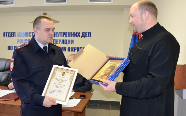 Заместитель руководителя тучковской полиции награжден грамотой Русской православной церкви