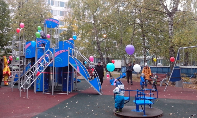 108 новых детских площадок установлено в Московской области с начала 2016 года