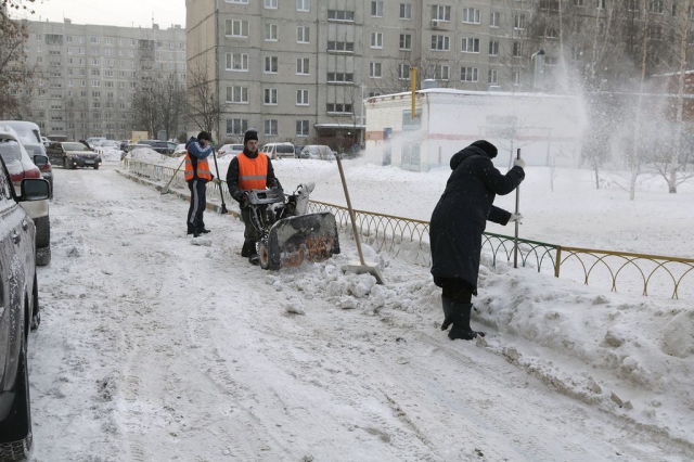 5500 коммунальщиков расчищают снег в населённых пунктах Московской области
