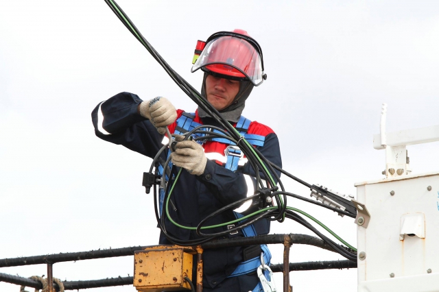 23 бригады энергетиков из Московской области помогают восстанавливать энергоснабжение на Юге России   