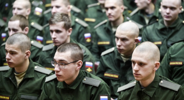 Более 6,6 тыс. человек в Подмосковье призвали в армию в 2016 году