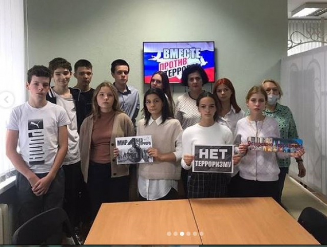 Тучковские школьники рисовали плакаты против терроризма
