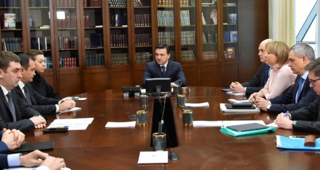 Диалог властей с жителями обсудили на совещании губернатора с руководящим составом областного правительства