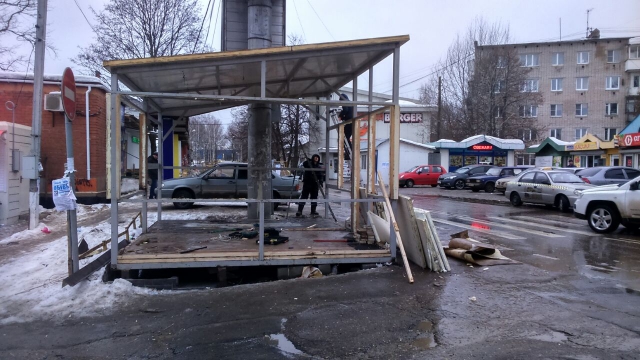В Рузском округе приступили к демонтажу незаконных построек на привокзальной площади в Тучково