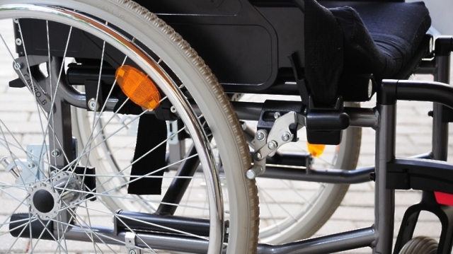 Инвалиду из Рузского округа помогли купить коляску за счет средств спецфонда