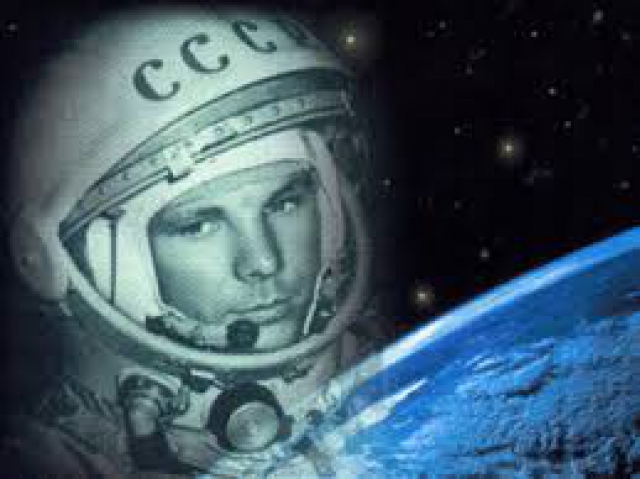 Руководители Рузского района поздравили жителей с Днем космонавтики