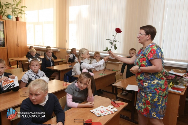 В школах Рузского округа отказались от цветов и собрали для девочки-инвалида около 250 тысяч рублей