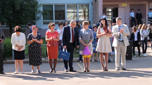 Представители Банка Финсервис поздравили школьников Рузского округа с Днем знаний