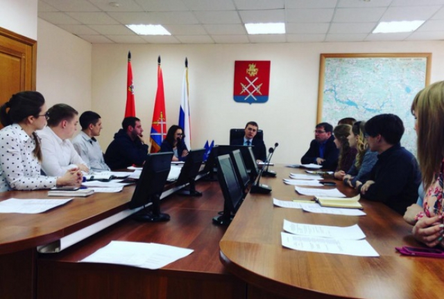 Максим Тарханов провел встречу с членами Молодежного совета