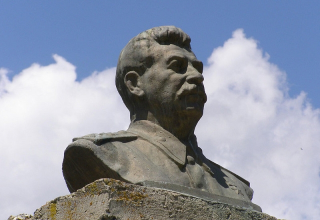 Вопрос установки памятного камня на месте снесенного памятника Сталину обсуждают в Рузе