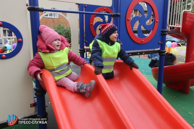 Четыре детских игровых комплекса установили в Рузском городском округе в 2017 году