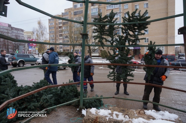 Максим Тарханов дал старт новогоднему оформлению Рузского округа