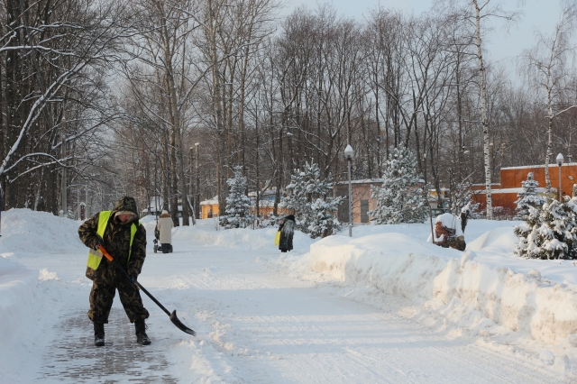 Более 210 тысяч кубометров противогололедных  средств заготовили на зиму в Московской области