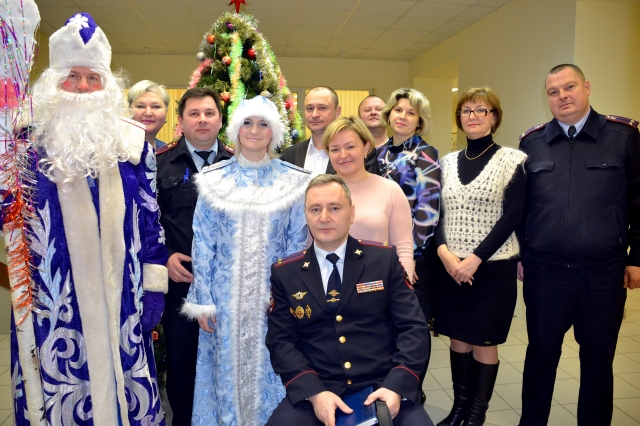 «Полицейский Дед Мороз» поздравил 18 семей милиционеров и полицейских в Рузском округе