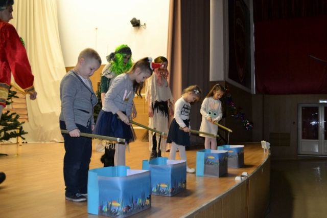 Новогодний утренник для детей организовали в Теряево