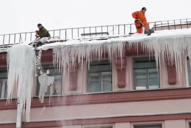 Госадмтехнадзор усилит контроль за уборкой снега с нежилых зданий