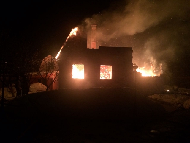Пожарные не успели спасти от огня дом в Палашкино