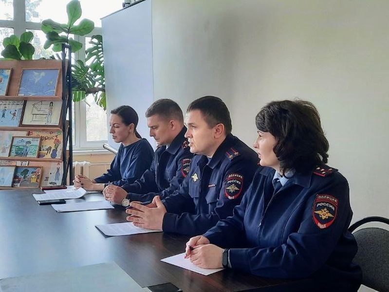 Сотрудники Госавтоинспекции провели встречу с представителями сферы образования