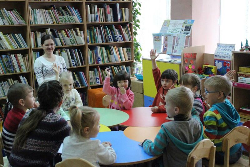 Николай Пархоменко поздравил библиотекарей с профессиональным праздником