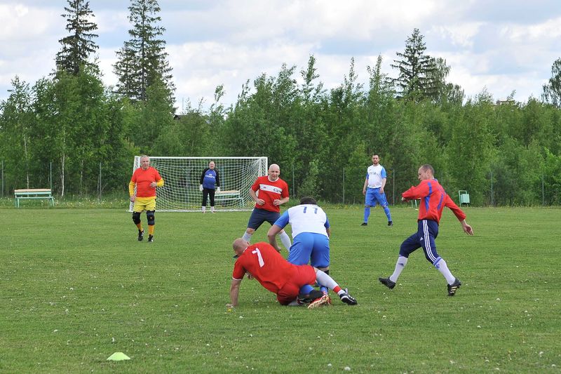 Ветераны сыграли в мини-футбол в Тучково