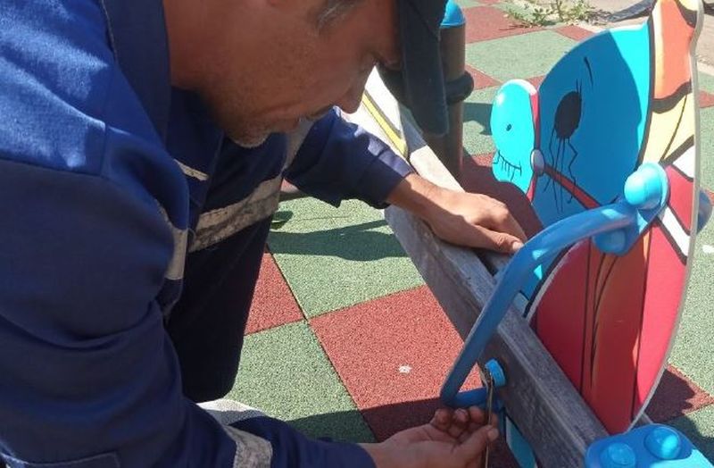 В Рузском округе ремонтируют детские площадки