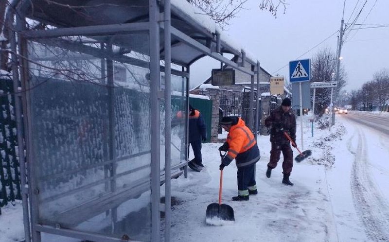 В Рузском округе чистят от снега общественные территории 